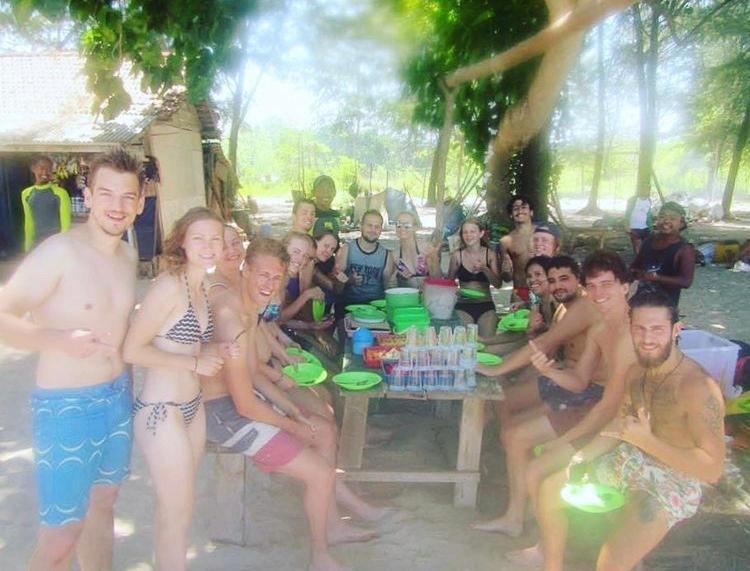sana sini Karimunjawa Hostel Luaran gambar