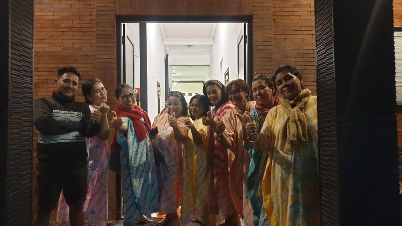 sana sini Karimunjawa Hostel Luaran gambar