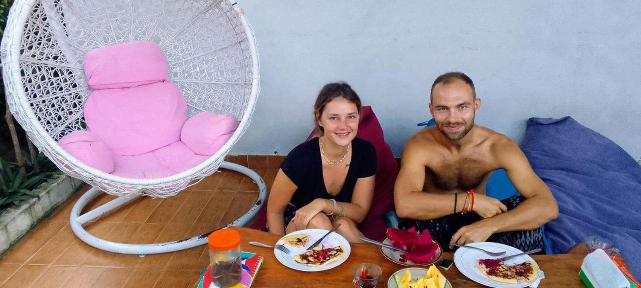 sana sini Karimunjawa Hostel Luaran gambar