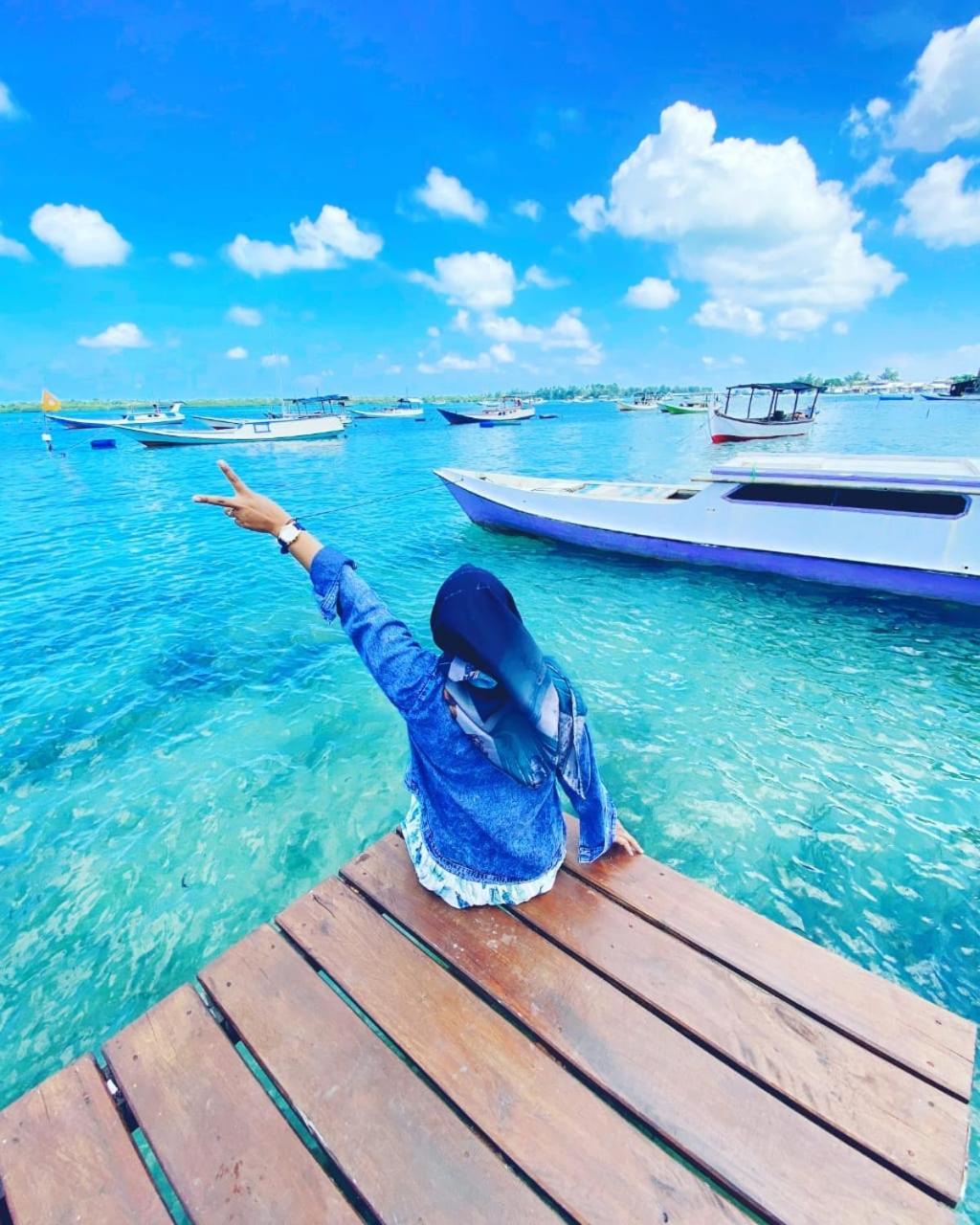 sana sini Karimunjawa Hostel Luaran gambar