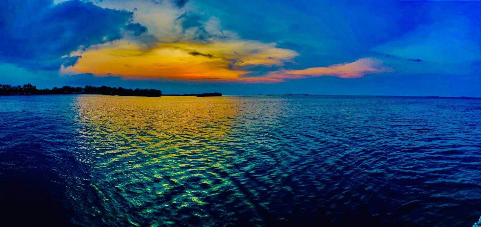 sana sini Karimunjawa Hostel Luaran gambar