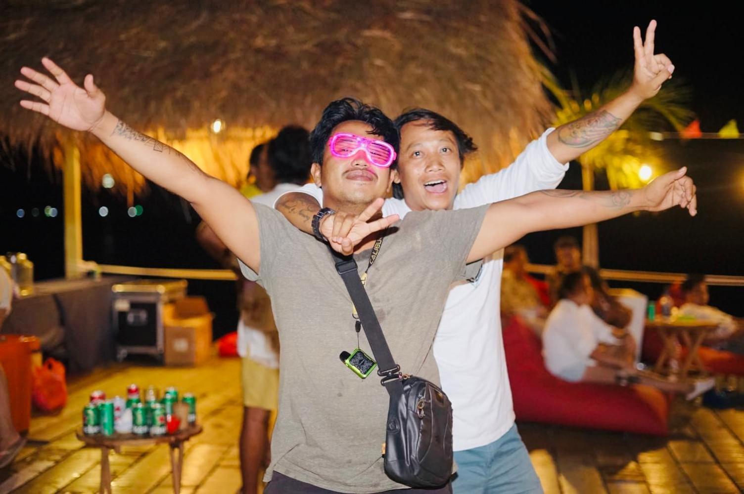 sana sini Karimunjawa Hostel Luaran gambar