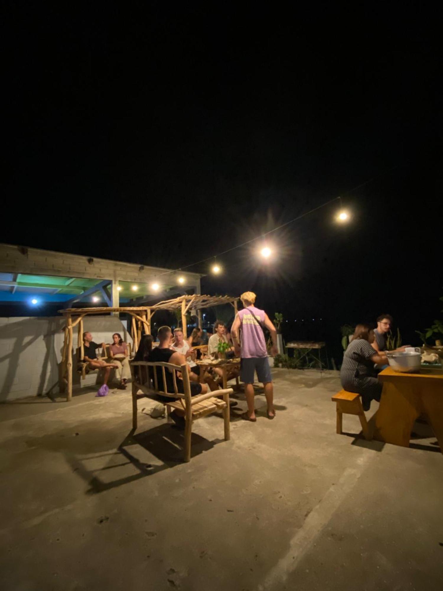 sana sini Karimunjawa Hostel Luaran gambar