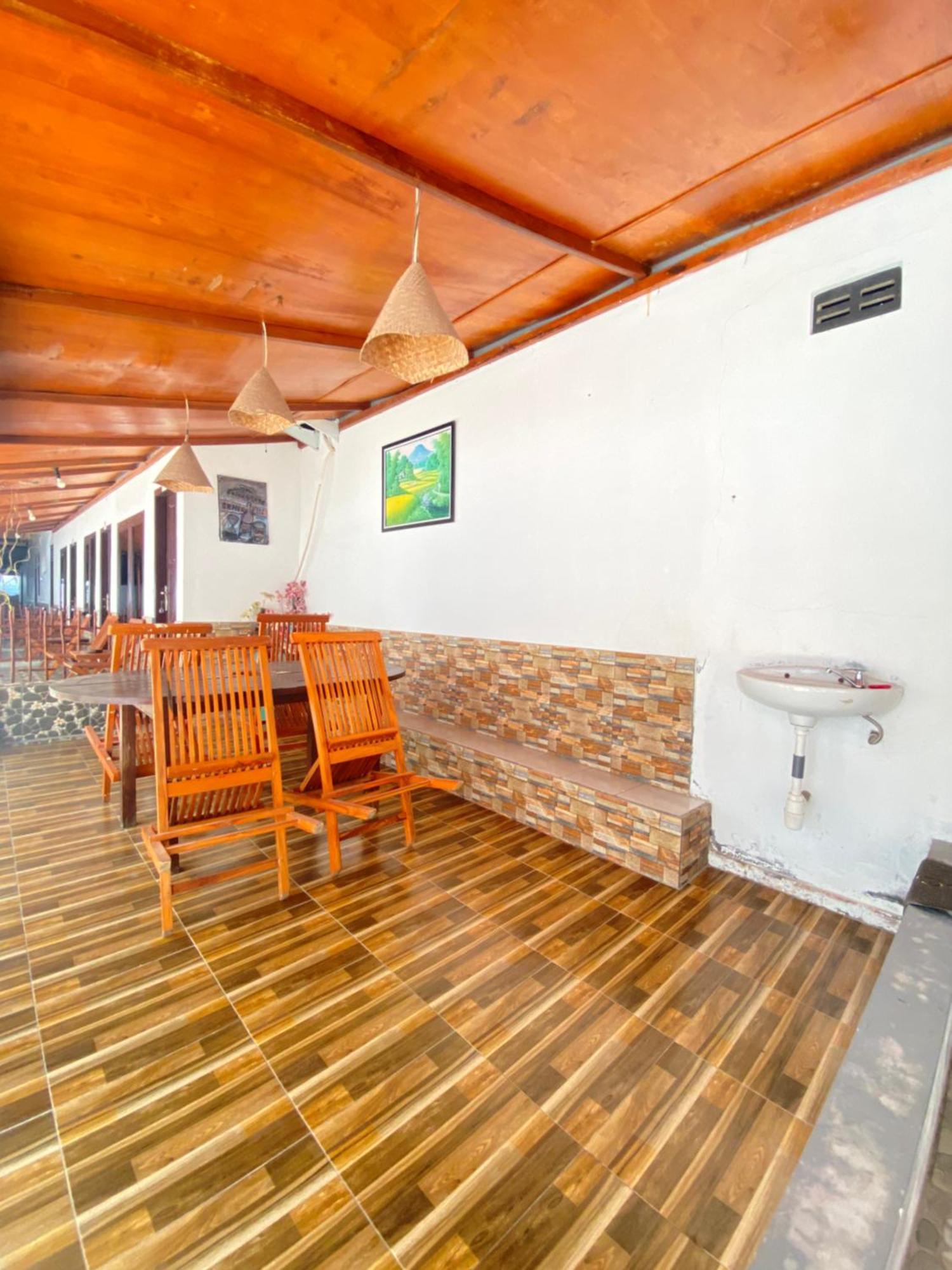 sana sini Karimunjawa Hostel Luaran gambar