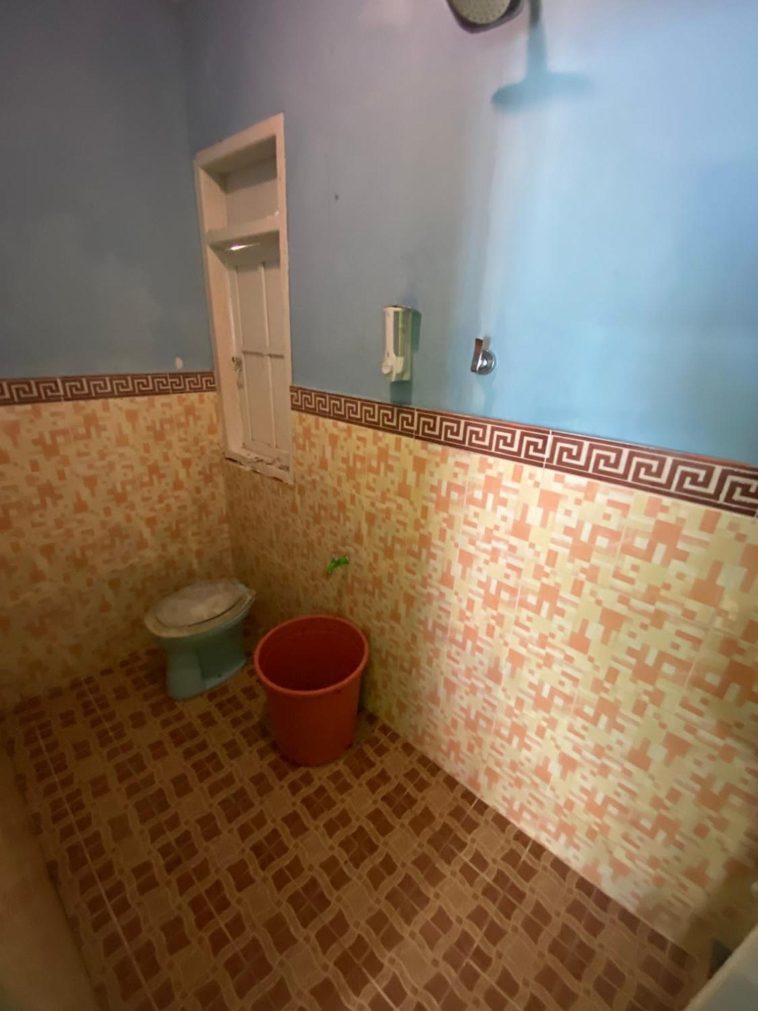 sana sini Karimunjawa Hostel Luaran gambar