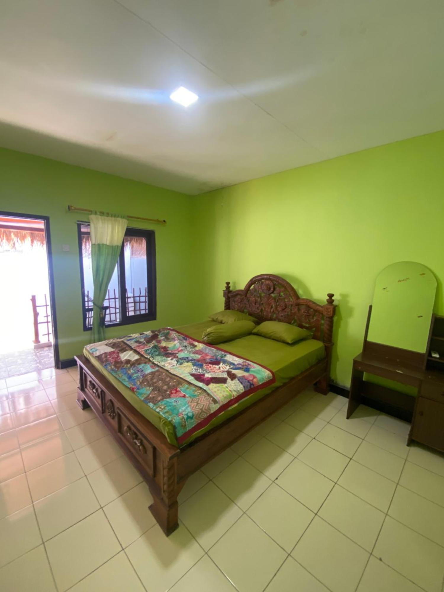 sana sini Karimunjawa Hostel Luaran gambar