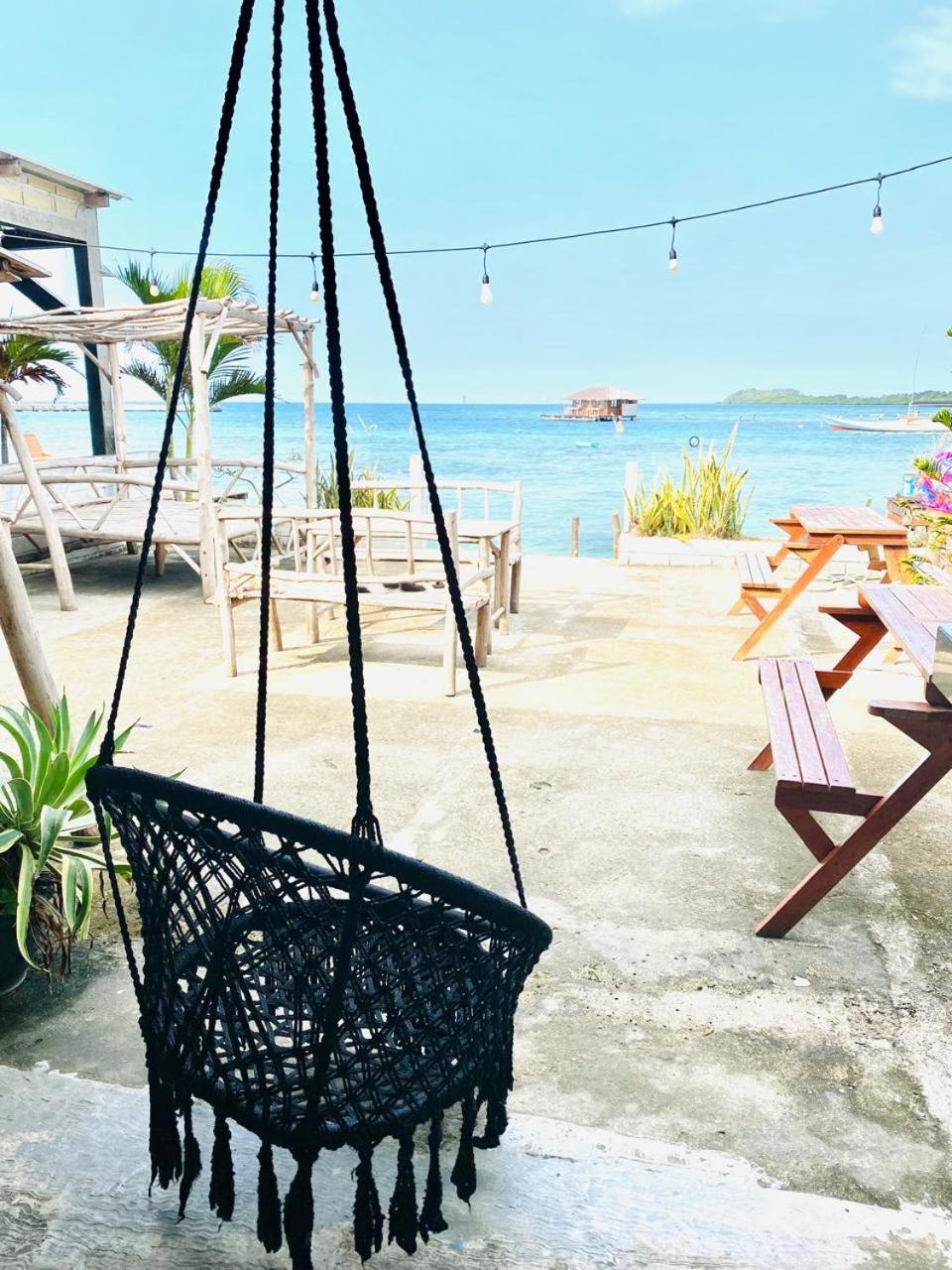 sana sini Karimunjawa Hostel Luaran gambar
