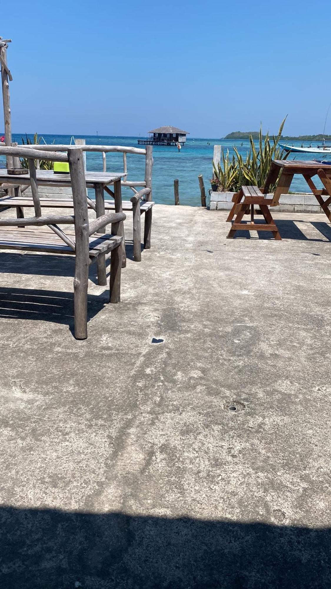 sana sini Karimunjawa Hostel Luaran gambar