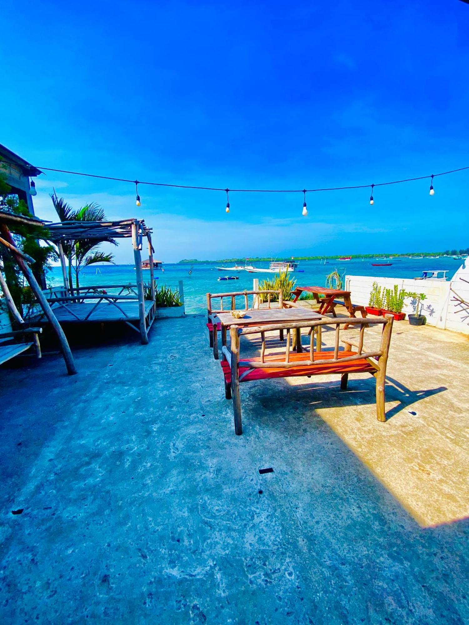 sana sini Karimunjawa Hostel Luaran gambar